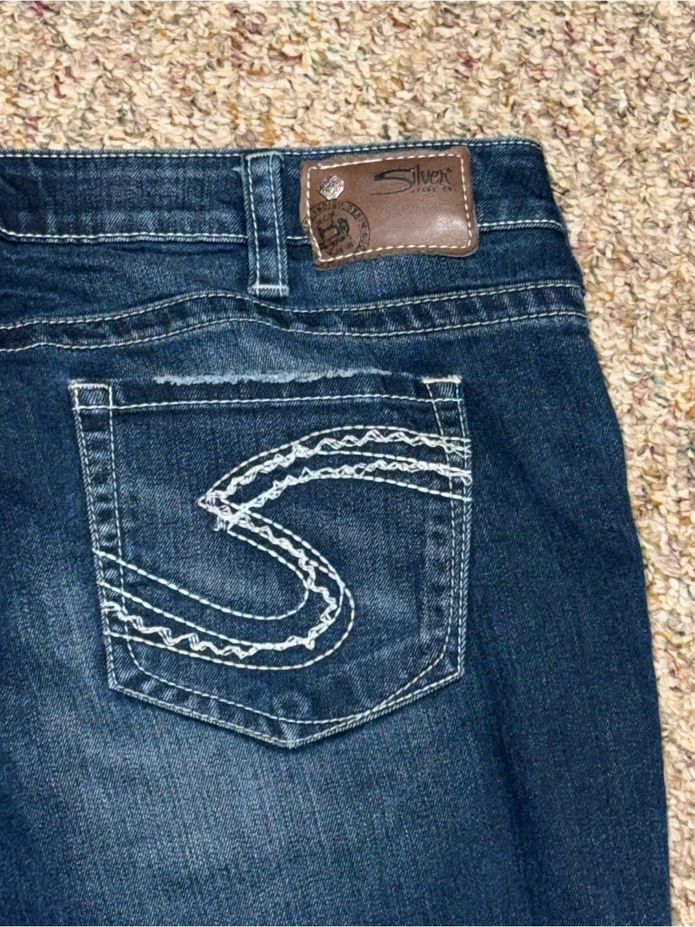 Women's silver jeans suki Capri size 18 Dark Blue capris